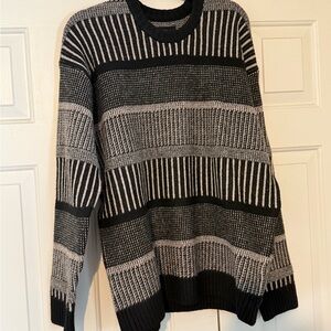 Hollister Men's Black and Gray Patterned Crewneck Sweater